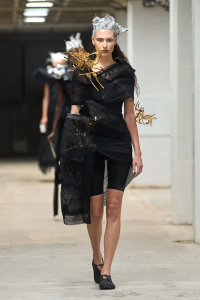 Look 8